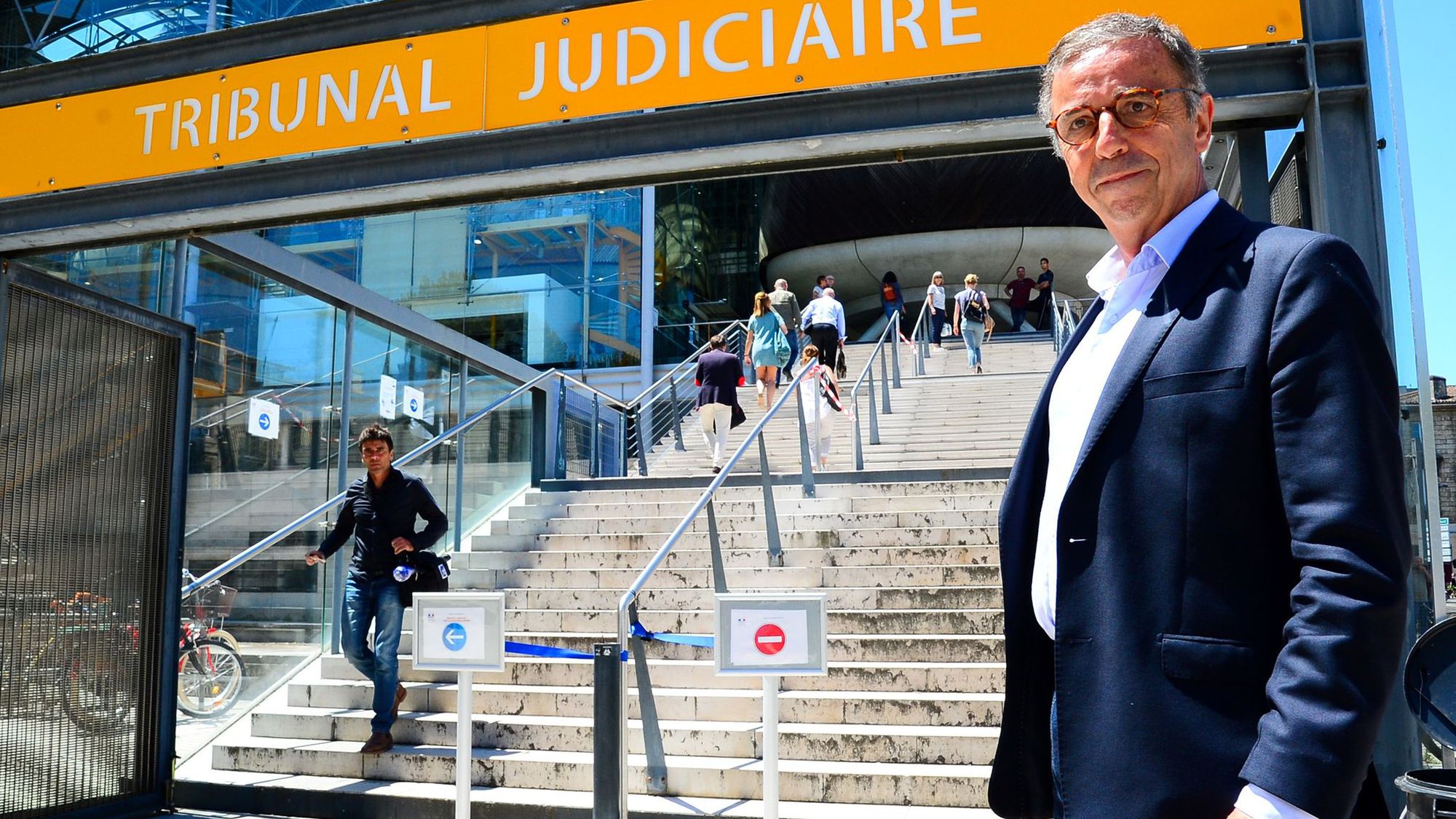 Image - Supprimer le sapin de noël ? "Une logique folle et simpliste